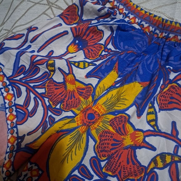 3/$15 Jealous Tomato Patterned blouse size small - Picture 2 of 4